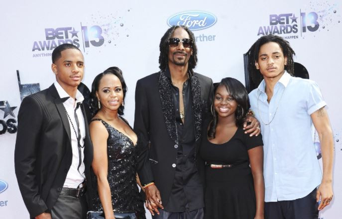 Snoop Dogg with his son, family life of the famous rapper.