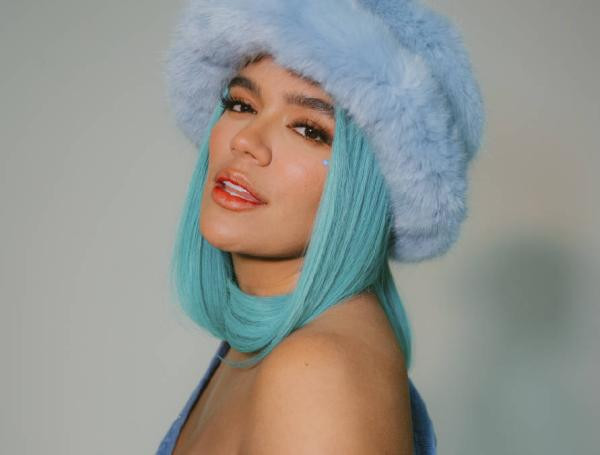 En 2018, la colombiana ganó el Grammy Latino a mejor nuevo artistas. Y en 2020, su canción Tusa, que hace parte de su nuevo álbum KG0516 (2021), debutó como #1 en el listado Hot Latin Song de Billboard.