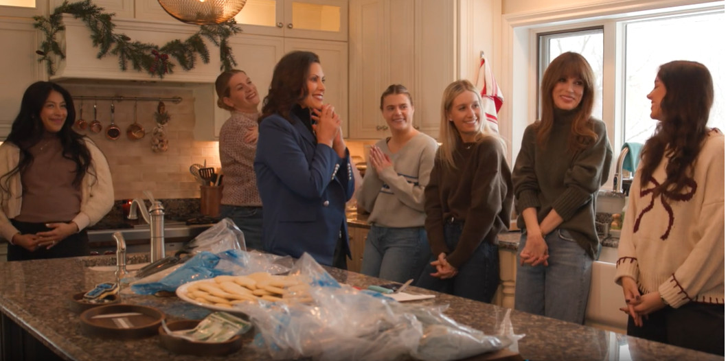 Gov. Gretchen Whitmer and Detroit Lions' WAGs decorate Christmas cookies for Michigan veterans
