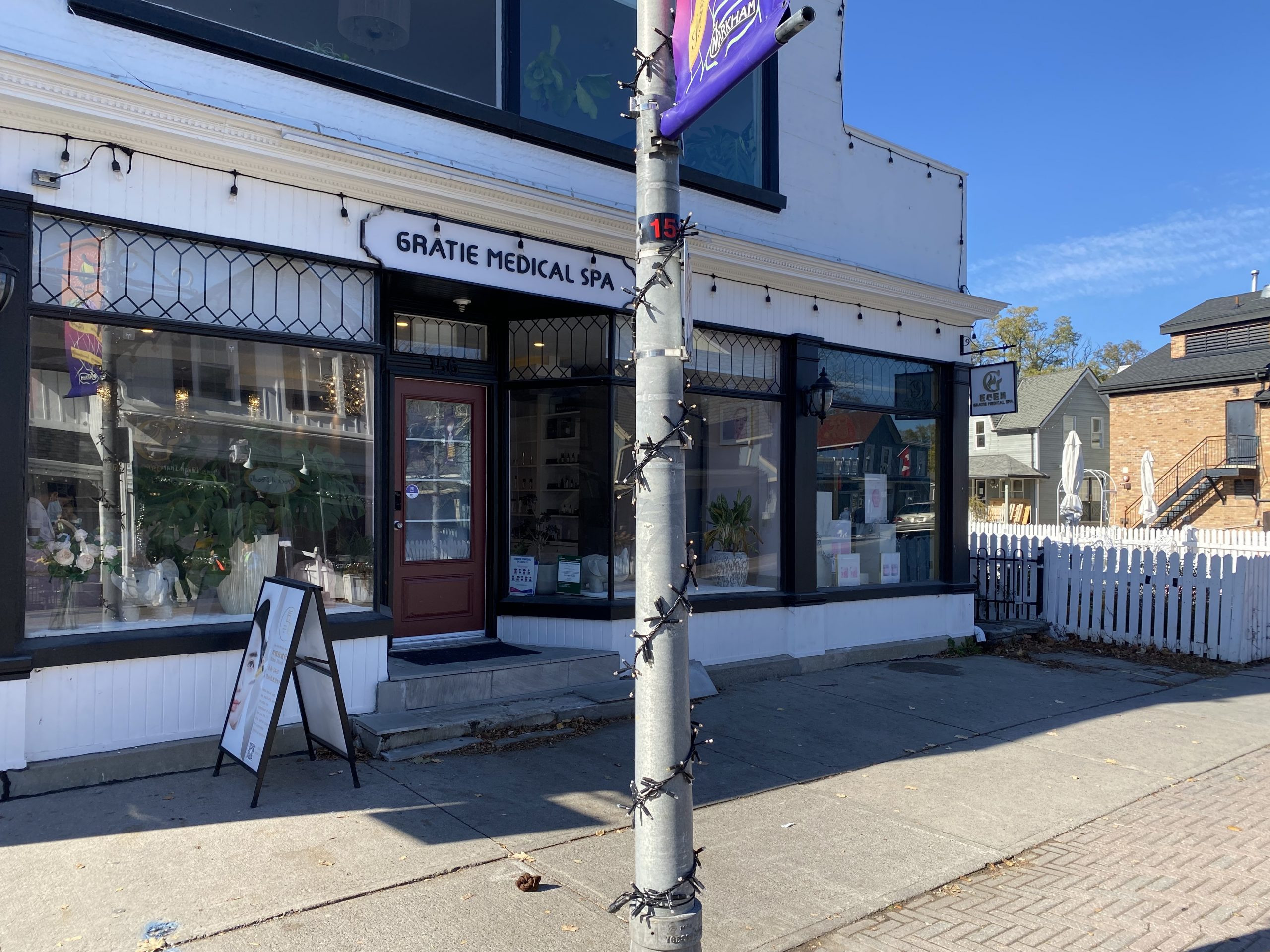 Luke's Diner facade in Unionville, featuring stained glass windows, a recognizable filming location from Gilmore Girls pilot.
