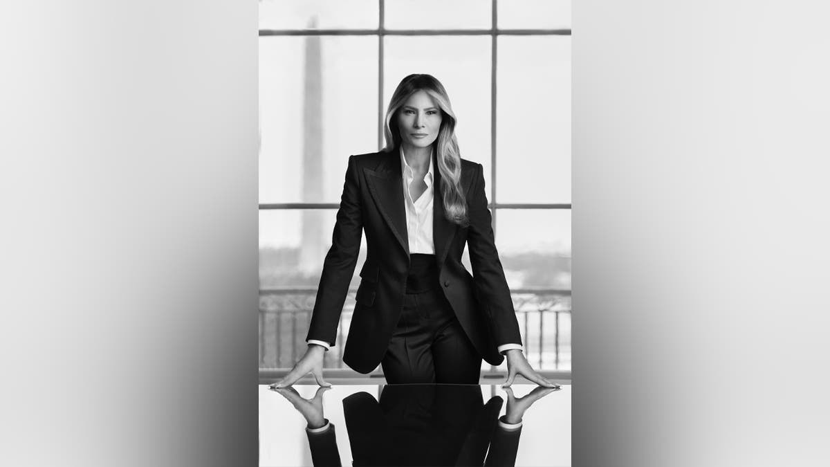 Official Portrait of Melania Trump