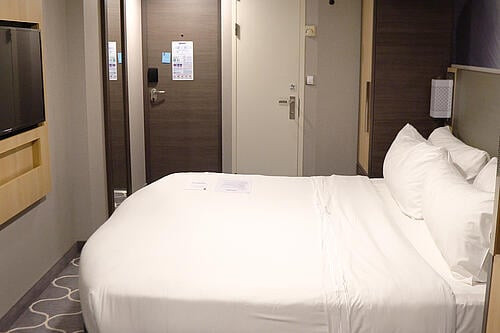 Guarantee cabin sign indicating the option to let Royal Caribbean choose the stateroom location for a potentially upgraded experience