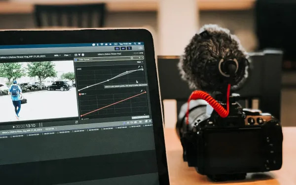 Share icon in Final Cut Pro, highlighting the 'Export File (default)' option